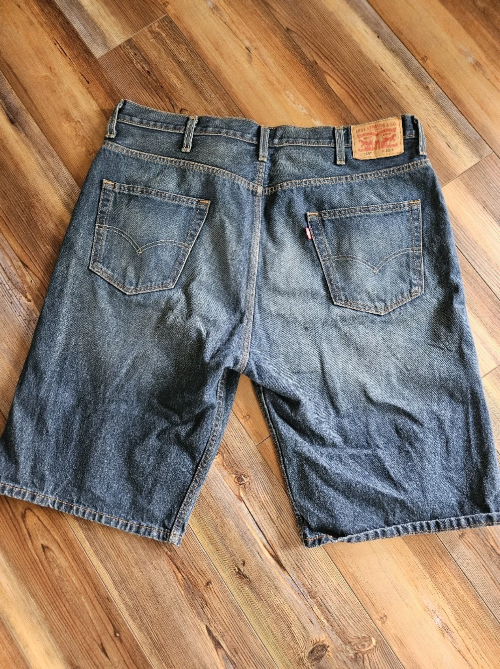 Levi's 569 Men's Dark Blue Denim Jean Shorts Size 40